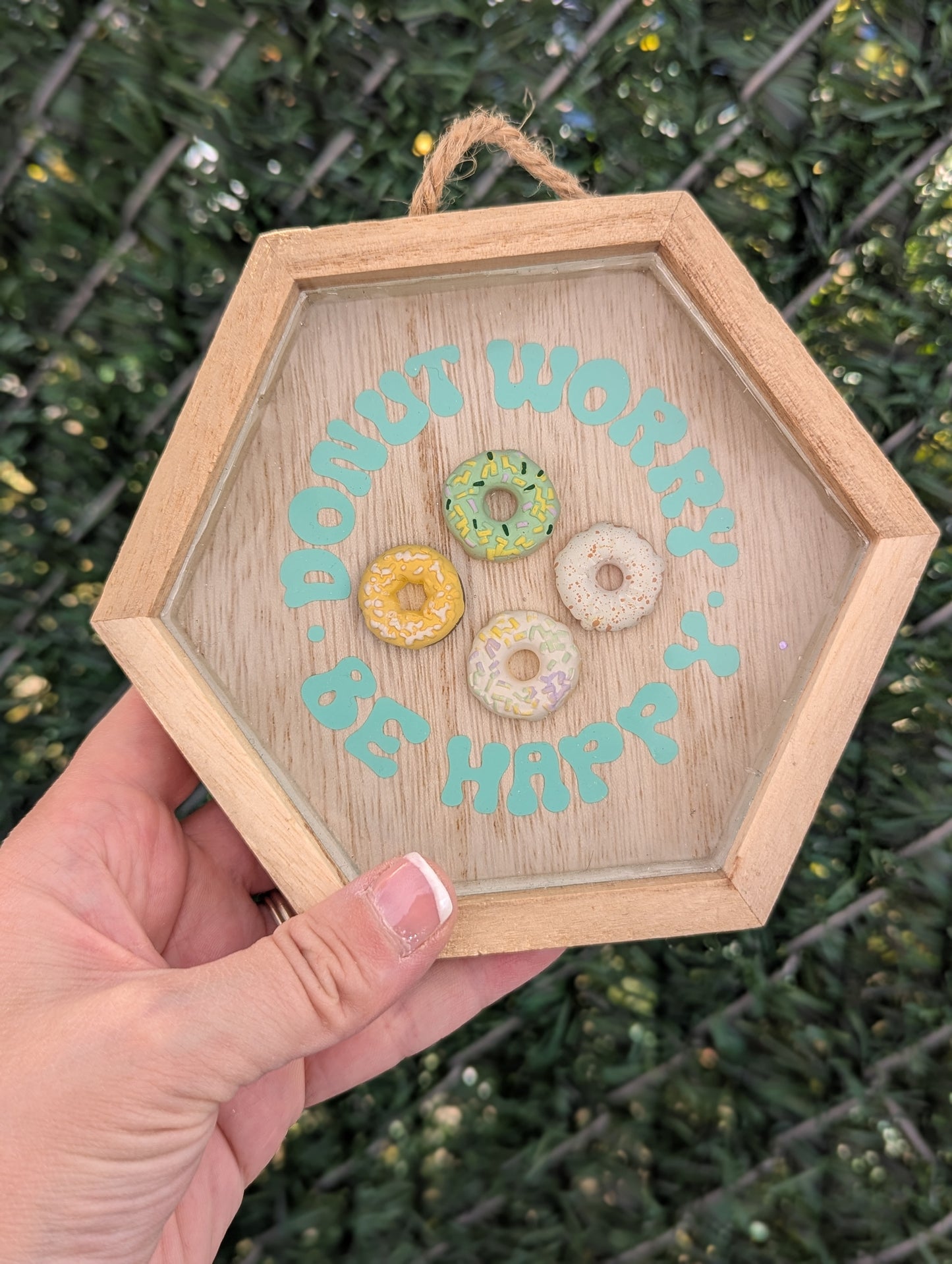 donut worry be happy sign